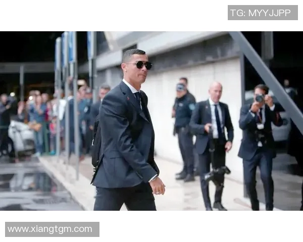 足球球星街头穿搭解析：从球场到生活的时尚转变与独特风格展现