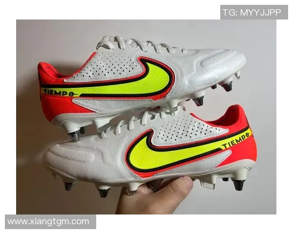 传奇9足球鞋球星上脚解析：顶级球员如何选择与表现